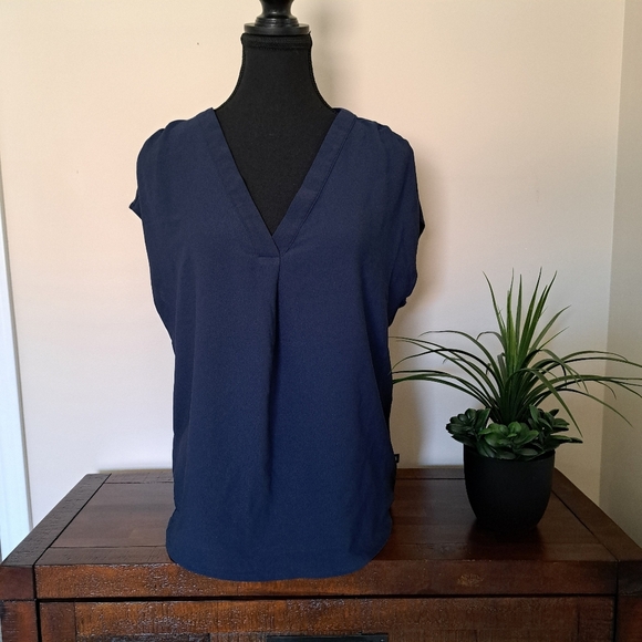 Banana Republic Navy Blue Women's Top Size Medium Cap Sleeve - Picture 1 of 9